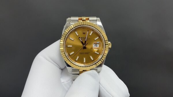 Diary watch with gold case and dial, 41MM diameter, 3235 movement