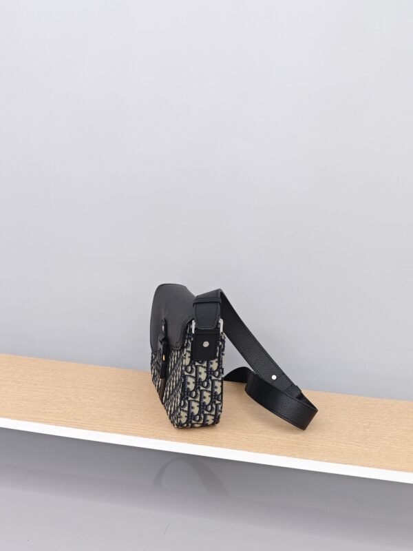 Dior Saddle Messenger Bag - Image 4