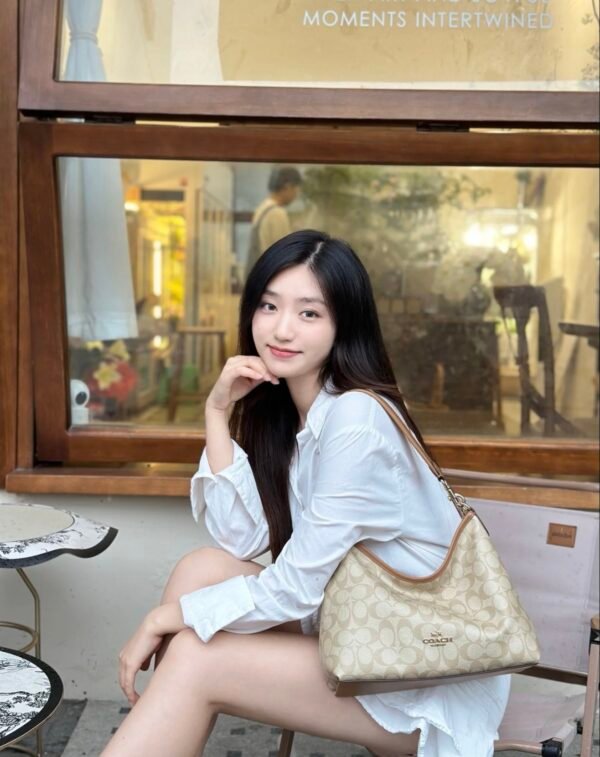 Coach Carryall Stray Bag Comes with Extended Chain - Image 10